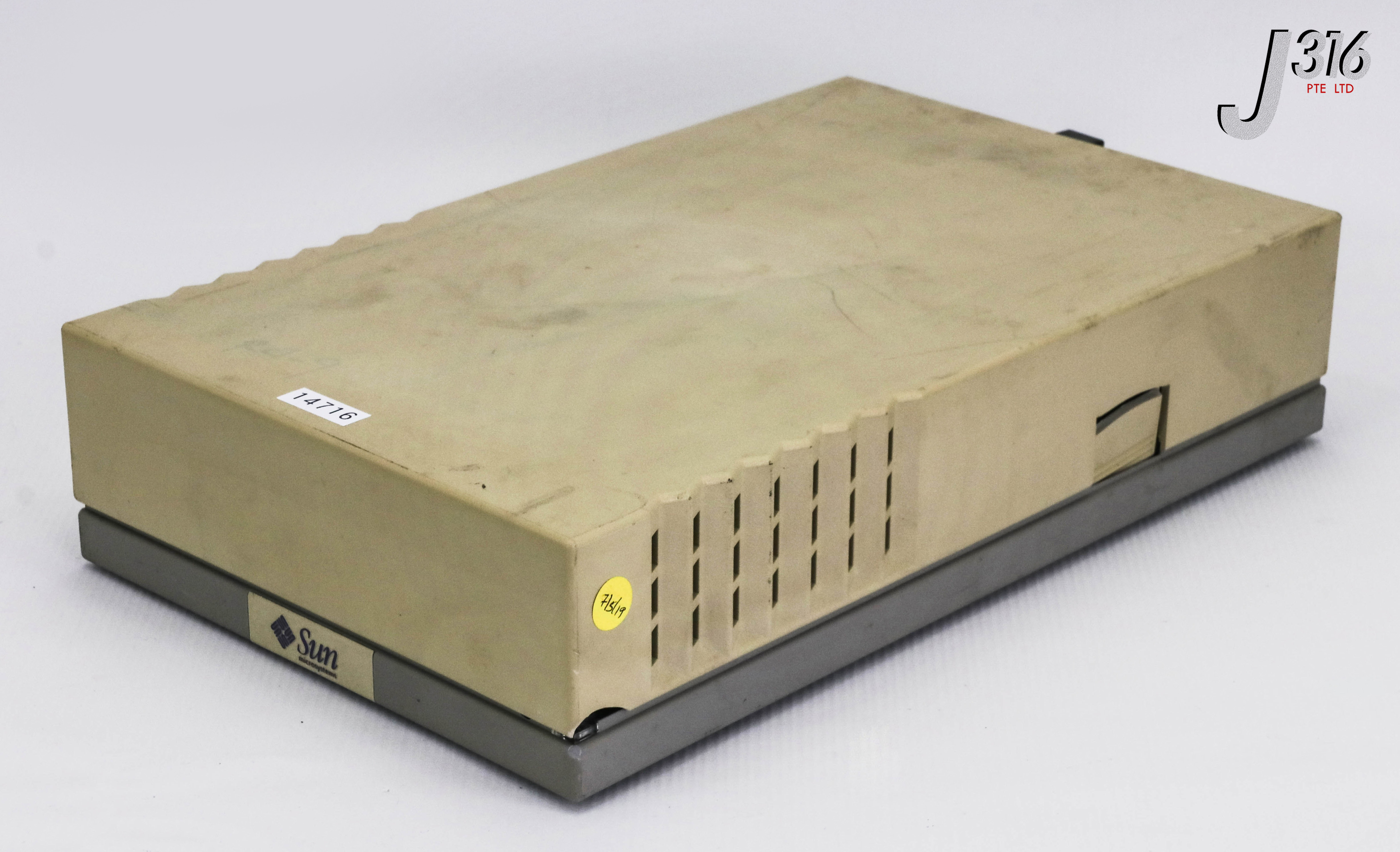ジュン 14716 SUN MICROSYSTEMS 611 EXTERNAL SCSI HARD DRIVE, 240V, 47-63HZ